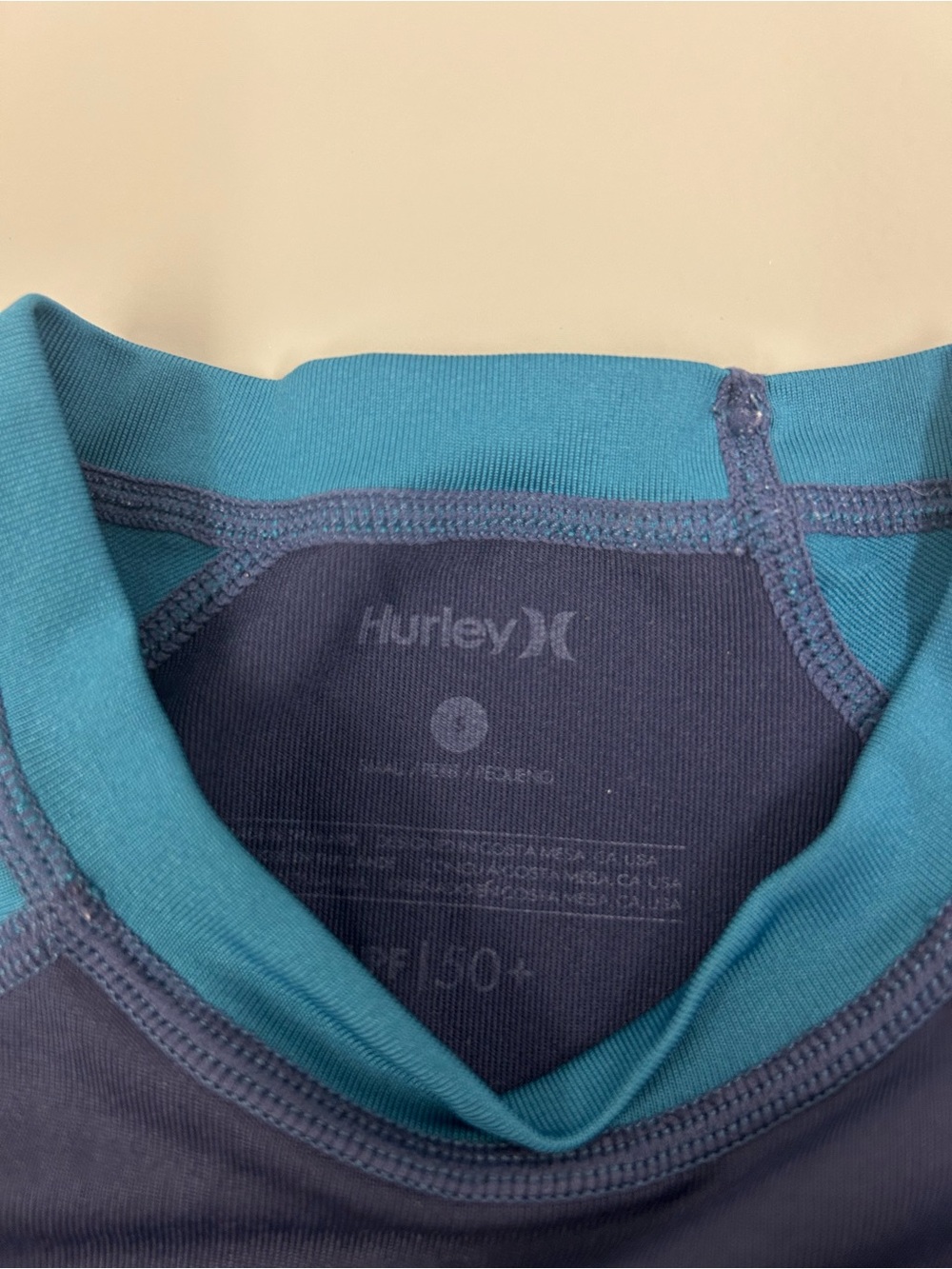 Hurley Rashguard - Picture 3 of 3